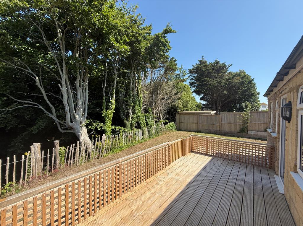 Lot: 158 - DETACHED BUNGALOW FOR REFURBISHMENT - Decking